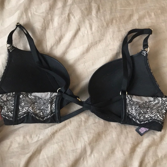 34A Victoria Secret Bras - Picture 8 of 8